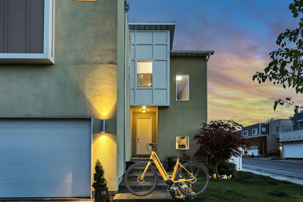 Mustard yellow city ebike with detachable battery power bank – Geektion E-Drive